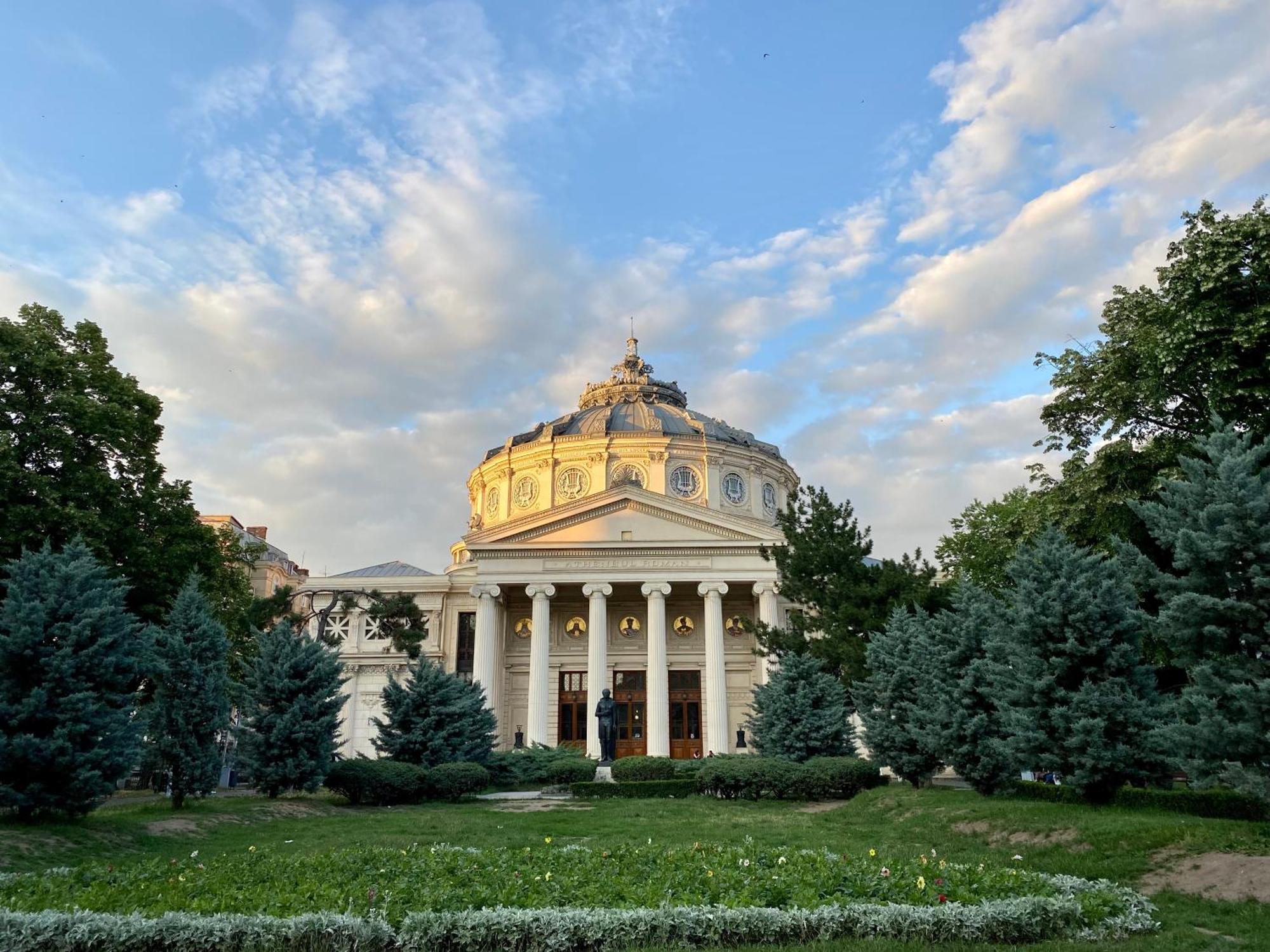Downtown Studio - Ultra Central With Park View Bucharest Exterior photo
